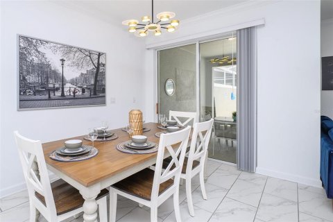Townhouse in Davenport, Florida 4 bedrooms, 177.81 sq.m. № 2394128 - photo 10