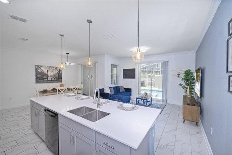 Townhouse in Davenport, Florida 4 bedrooms, 177.81 sq.m. № 2394128 - photo 9