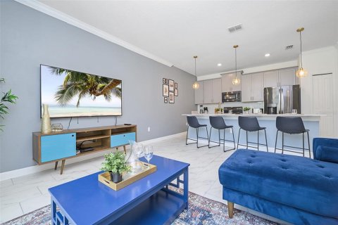 Townhouse in Davenport, Florida 4 bedrooms, 177.81 sq.m. № 2394128 - photo 3