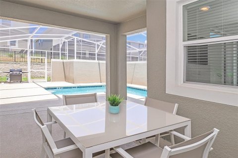 Townhouse in Davenport, Florida 4 bedrooms, 177.81 sq.m. № 2394128 - photo 25