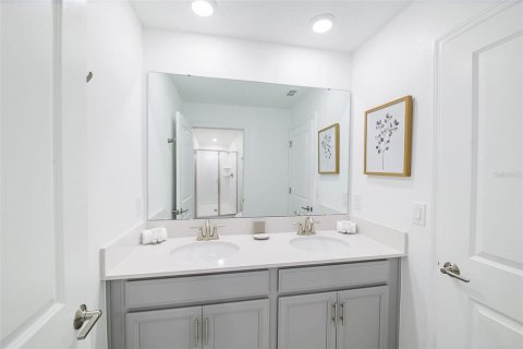 Townhouse in Davenport, Florida 4 bedrooms, 177.81 sq.m. № 2394128 - photo 19