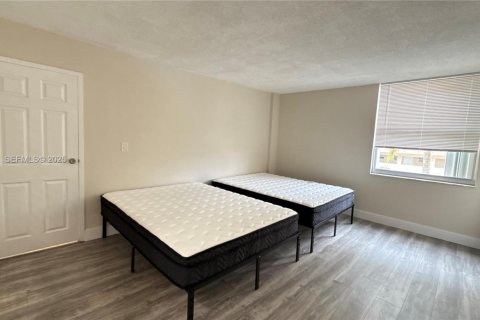 Condominio en venta en North Miami Beach, Florida, 1 dormitorio, 71.72 m2 № 2088870 - foto 20