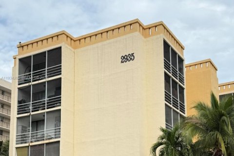 Condominio en venta en North Miami Beach, Florida, 1 dormitorio, 71.72 m2 № 2088870 - foto 2