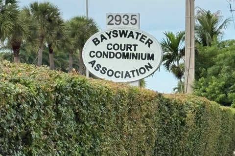 Condominio en North Miami Beach, Florida, 1 dormitorio  № 2088870
