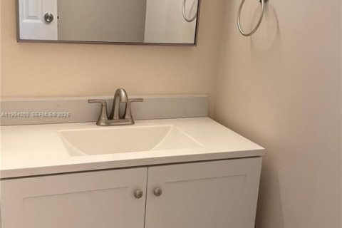 Condominio en venta en North Miami Beach, Florida, 1 dormitorio, 71.72 m2 № 2088870 - foto 22