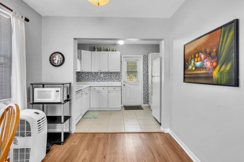 House in Hollywood, Florida 3 bedrooms, 131.55 sq.m. № 2188031 - photo 11