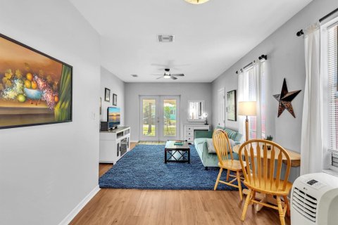 House in Hollywood, Florida 3 bedrooms, 131.55 sq.m. № 2188031 - photo 15