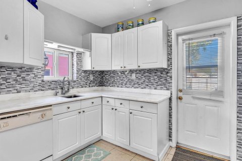 House in Hollywood, Florida 3 bedrooms, 131.55 sq.m. № 2188031 - photo 12