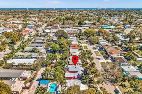 House in Hollywood, Florida 3 bedrooms, 131.55 sq.m. № 2188031