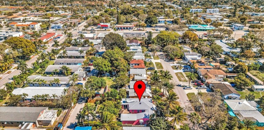House in Hollywood, Florida 3 bedrooms, 131.55 sq.m. № 2188031
