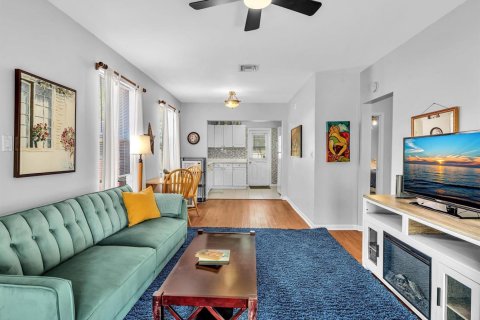 House in Hollywood, Florida 3 bedrooms, 131.55 sq.m. № 2188031 - photo 2