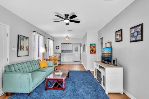 House in Hollywood, Florida 3 bedrooms, 131.55 sq.m. № 2188031 - photo 8