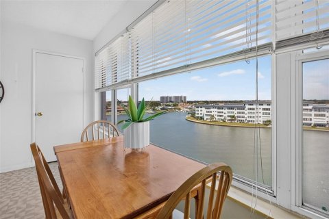Copropriété à louer à Gulfport, Floride: 2 chambres, 104.05 m2 № 2387461 - photo 9