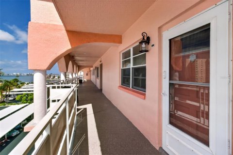 Condo à Gulfport, Floride, 2 chambres  № 2387461