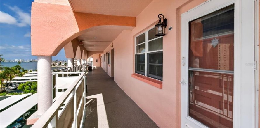 Condo à Gulfport, Floride, 2 chambres  № 2387461