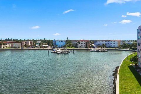 Copropriété à louer à Gulfport, Floride: 2 chambres, 104.05 m2 № 2387461 - photo 30