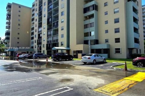 Купить кондоминиум в Майами, Флорида 2 спальни, 94.11м2, № 1895848 - фото 2