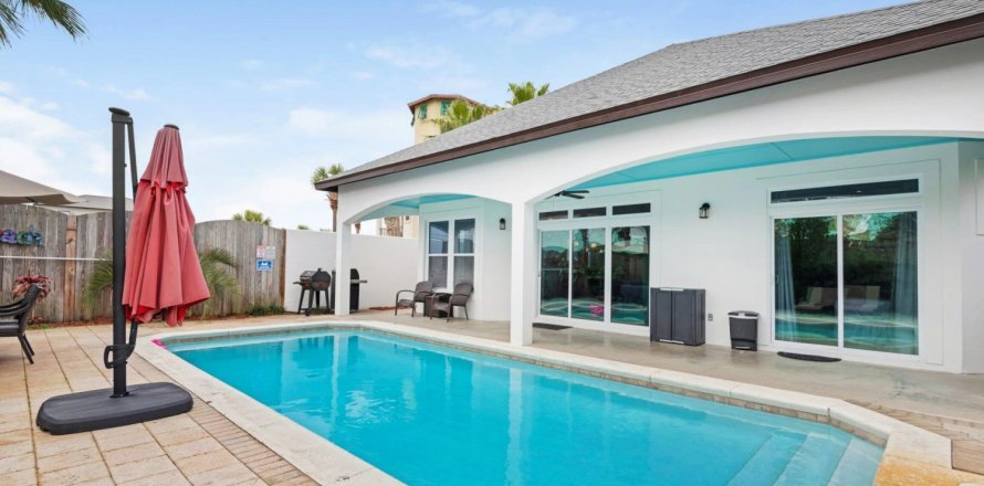 House in Miramar Beach, Florida 6 bedrooms, 241.64 sq.m. № 590427