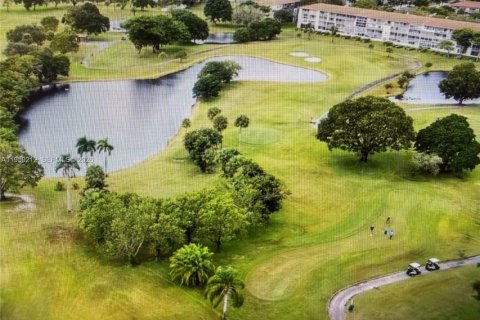 Купить кондоминиум в Пемброк-Пайнс, Флорида 2 спальни, 131.64м2, № 2023578 - фото 19