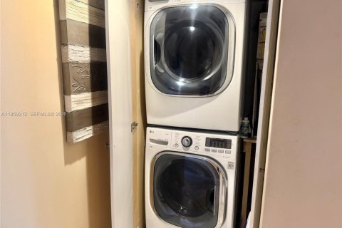 Купить кондоминиум в Пемброк-Пайнс, Флорида 2 спальни, 131.64м2, № 2023578 - фото 4