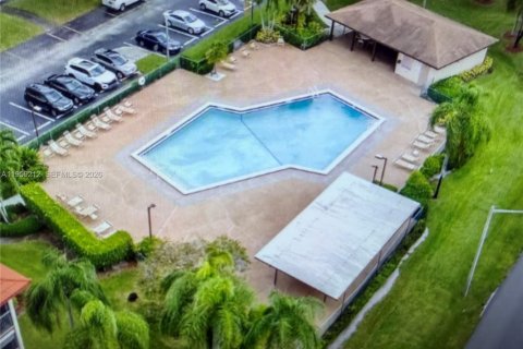 Купить кондоминиум в Пемброк-Пайнс, Флорида 2 спальни, 131.64м2, № 2023578 - фото 13