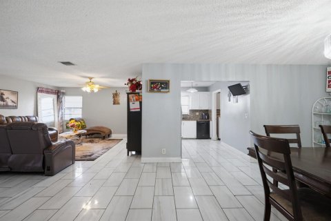Casa en North Lauderdale, Florida 4 dormitorios, 157.28 m2 № 2281074