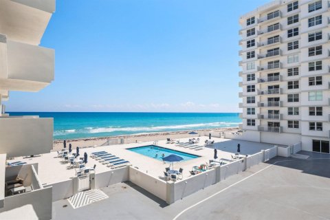 Condo in Highland Beach, Florida, 2 bedrooms  № 2382530 - photo 26