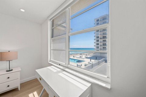 Condo in Highland Beach, Florida, 2 bedrooms  № 2382530 - photo 16