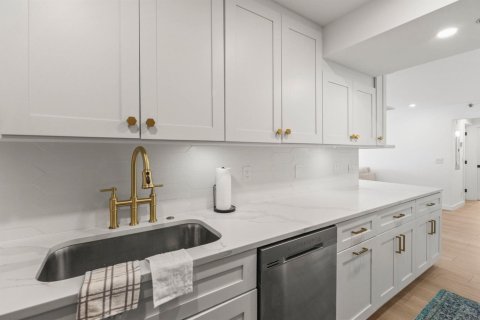 Condo in Highland Beach, Florida, 2 bedrooms  № 2382530 - photo 12