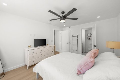 Condo in Highland Beach, Florida, 2 bedrooms  № 2382530 - photo 15
