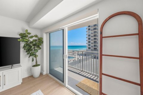 Condo in Highland Beach, Florida, 2 bedrooms  № 2382530 - photo 28