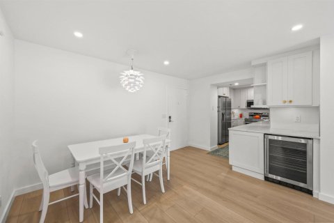 Condo in Highland Beach, Florida, 2 bedrooms  № 2382530 - photo 7