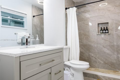 Casa en alquiler en Miami, Florida, 2 dormitorios, 92.9 m2 № 2060045 - foto 23