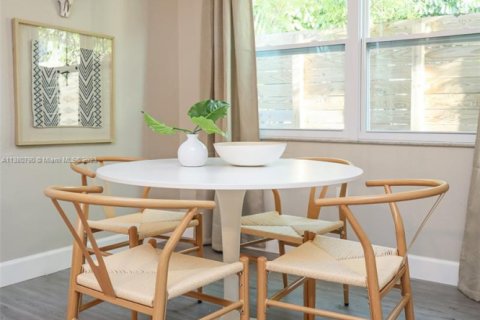 Casa en alquiler en Miami, Florida, 2 dormitorios, 92.9 m2 № 2060045 - foto 6