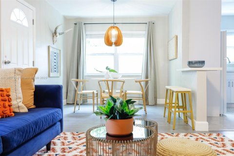 Casa en Miami, Florida 2 dormitorios, 92.9 m2 № 2060045