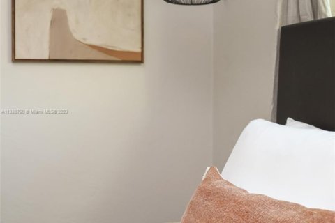 Casa en alquiler en Miami, Florida, 2 dormitorios, 92.9 m2 № 2060045 - foto 24