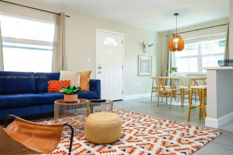 Casa en alquiler en Miami, Florida, 2 dormitorios, 92.9 m2 № 2060045 - foto 5