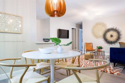 Casa en alquiler en Miami, Florida, 2 dormitorios, 92.9 m2 № 2060045 - foto 7