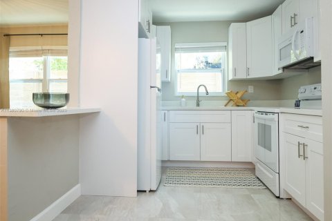 Casa en alquiler en Miami, Florida, 2 dormitorios, 92.9 m2 № 2060045 - foto 11