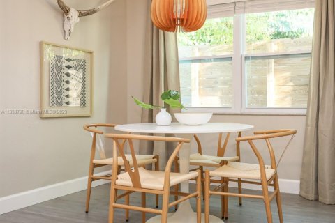 Casa en alquiler en Miami, Florida, 2 dormitorios, 92.9 m2 № 2060045 - foto 9