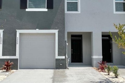 Townhouse in Wildwood, Florida 3 bedrooms, 156.82 sq.m. № 2231824 - photo 2