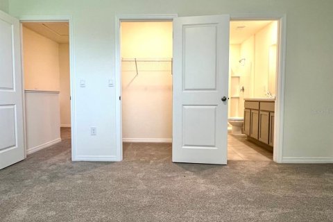 Townhouse in Wildwood, Florida 3 bedrooms, 156.82 sq.m. № 2231824 - photo 13