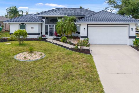 Casa en venta en Port Charlotte, Florida, 3 dormitorios, 200.67 m2 № 1760383 - foto 1