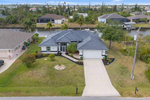 Casa en venta en Port Charlotte, Florida, 3 dormitorios, 200.67 m2 № 1760383 - foto 2