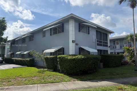 Condo in Hollywood, Florida, 2 bedrooms  № 2246771