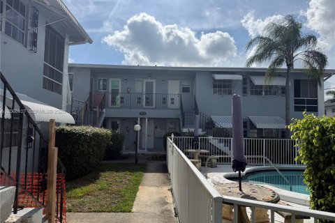 Condo in Hollywood, Florida, 2 bedrooms № 2246771 - photo 3