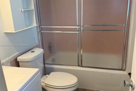 Condo in Hollywood, Florida, 2 bedrooms № 2246771 - photo 11