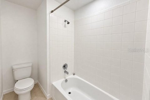Villa ou maison à vendre à Kissimmee, Floride: 4 chambres, 256.78 m2 № 2356197 - photo 22