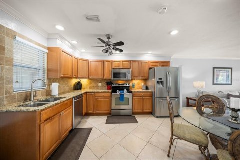 Condo in Sarasota, Florida, 2 bedrooms  № 2123164 - photo 5