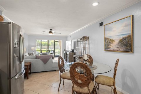 Condo in Sarasota, Florida, 2 bedrooms  № 2123164 - photo 8